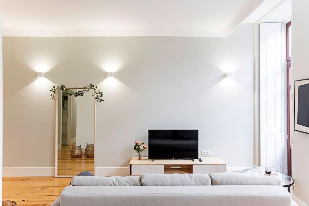Historical Sunny Marques - With Ac! Apartment